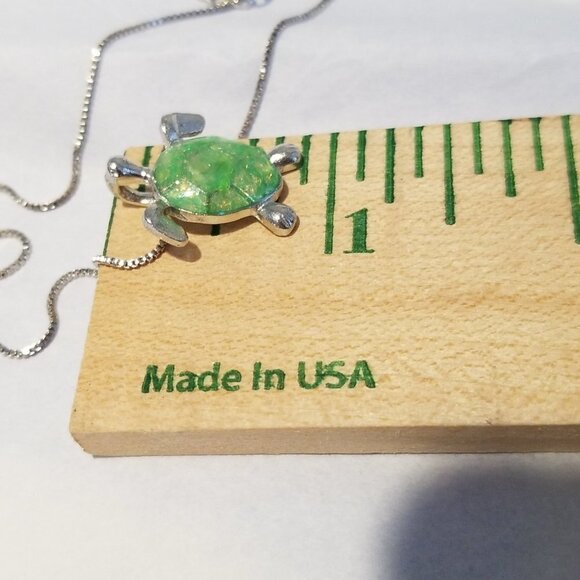 pretty Green Turtle with Silver Chain - Picture 10 of 10